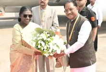 President Droupadi Murmu Raipur Visit: राष्ट्रपति द्रौपदी मुर्मू रायपुर पहुंचीं,लोकभवन में जारी करेंगी ₹200 का स्मारक सिक्का, सेवा सम्मान पर्व में भी शामिल होंगी